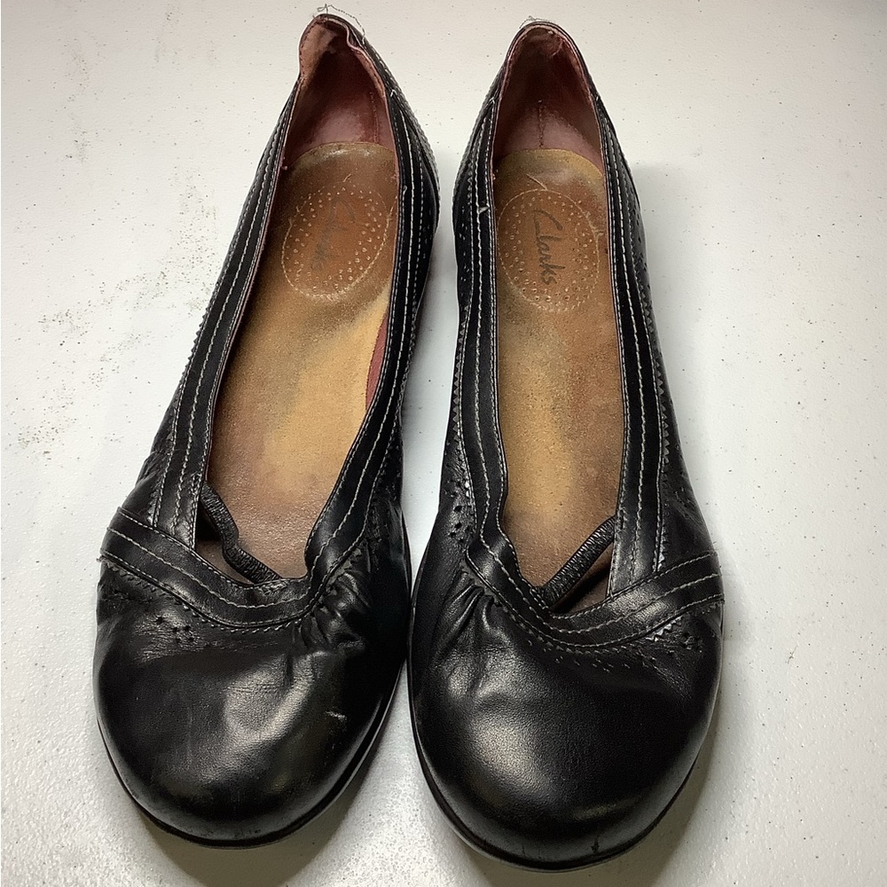 Clarks woman black flats size 8.5
